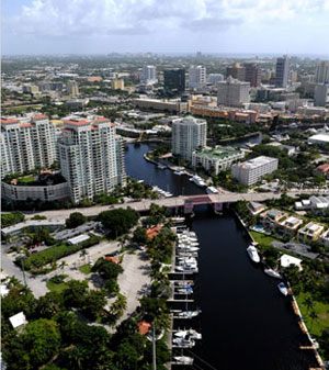 Picture of a river through a city